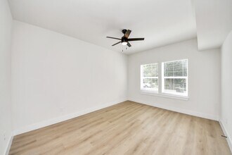 1316 W Willis St in Alvin, TX - Building Photo - Building Photo