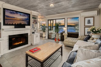 6421 Lake Washington Blvd NE in Kirkland, WA - Building Photo - Building Photo