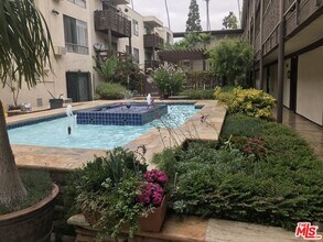 525 S Ardmore Ave in Los Angeles, CA - Building Photo - Building Photo