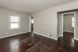 320 Millman Dr in Ferguson, MO - Building Photo - Building Photo