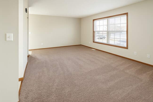 201 Crossing Dr in Normal, IL - Building Photo - Building Photo