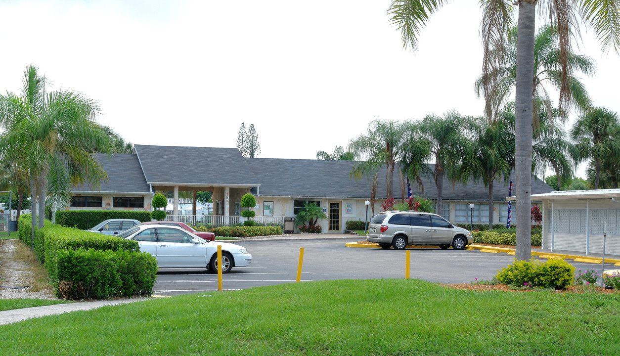 Country Lakes in Coconut Creek, FL - Foto de edificio