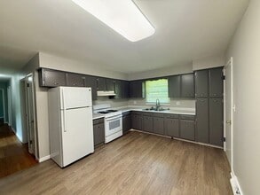 209 Flintridge Dr in Rockford, IL - Building Photo - Building Photo