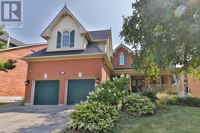 829 Quantra Crescent in Newmarket, ON - Building Photo - Building Photo