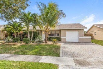 9104 Affirmed Ln in Boca Raton, FL - Foto de edificio - Building Photo