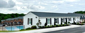 Meadowbrook Apartments in Meadowbrook, VA - Building Photo