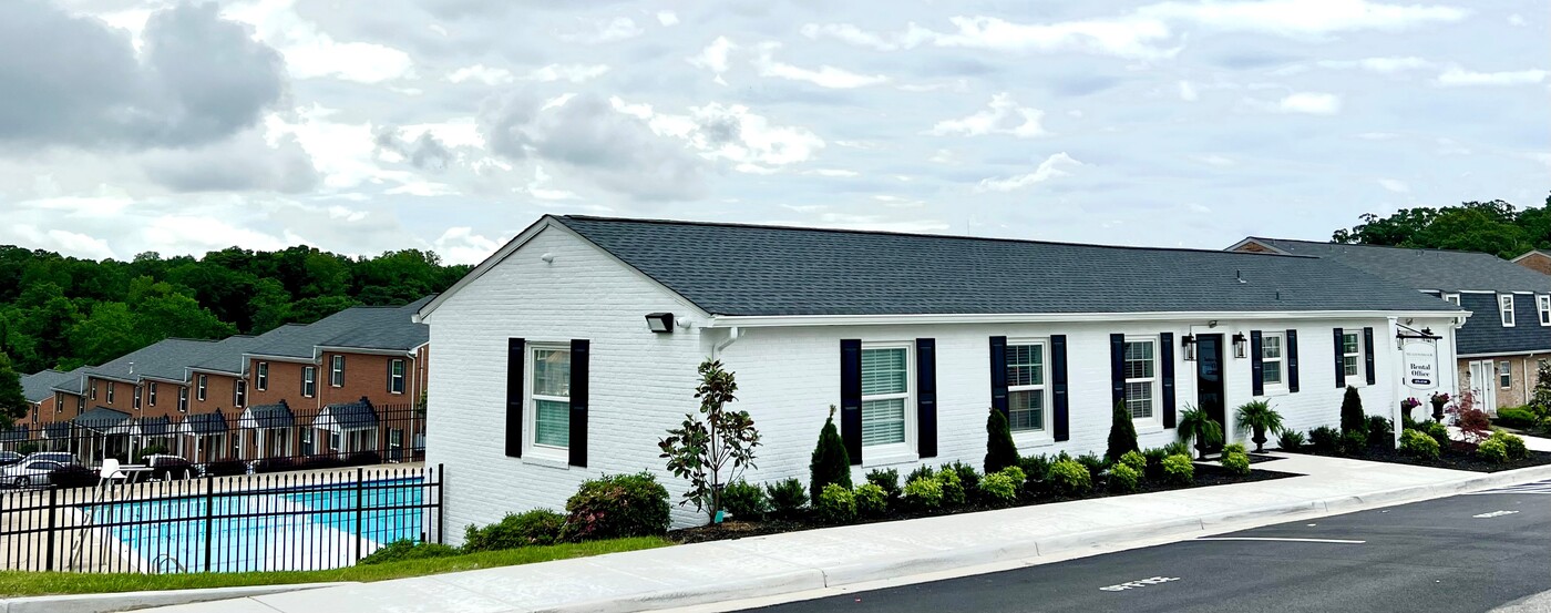 Meadowbrook Apartments in Meadowbrook, VA - Building Photo