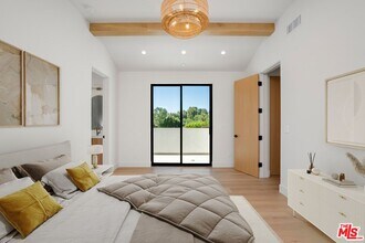5658 Winnetka Ave in Los Angeles, CA - Building Photo - Building Photo