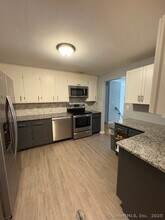 26 Lamphere Rd in Waterford, CT - Building Photo - Building Photo