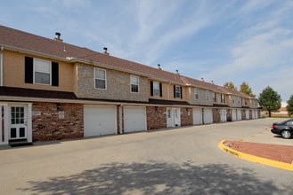 Village Gardens Condominiums in Olathe, KS - Building Photo - Building Photo