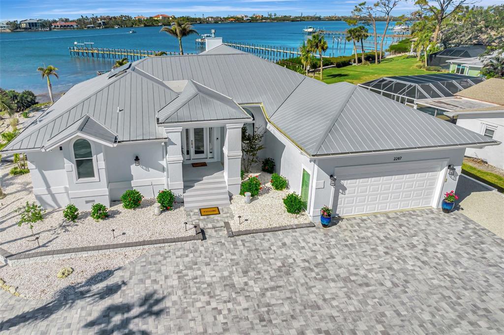 2287 Bayshore Rd in Nokomis, FL - Building Photo