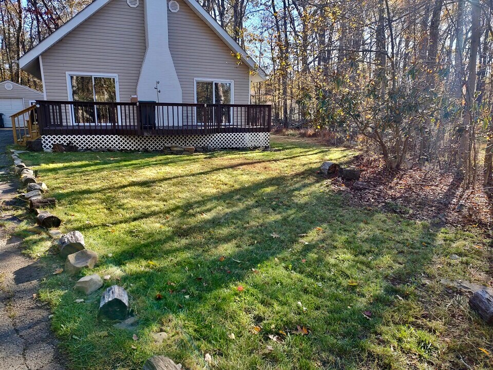 1010 Eisenhower Way, Unit 1010 Eisenhower Way in Tobyhanna, PA - Foto de edificio