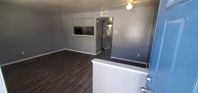 2718 Sherman St, Unit 206 in Grand Prairie, TX - Building Photo - Building Photo