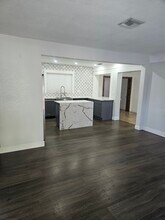 4526 29th Ave N in St. Petersburg, FL - Building Photo - Building Photo