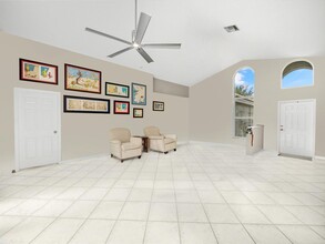 8 Lawrence Lake Dr in Boynton Beach, FL - Building Photo - Building Photo