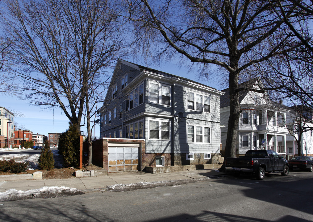 11 Dow St in Salem, MA - Foto de edificio