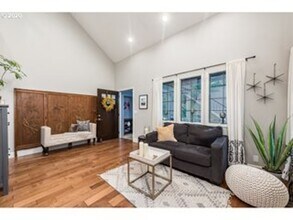 5465 SW Ames Way in Portland, OR - Building Photo - Building Photo
