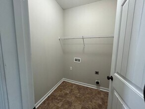 651 Red Oak Ln in Hinesville, GA - Building Photo - Building Photo