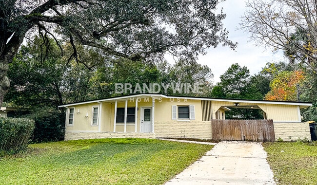 1936 Constant Dr in Jacksonville, FL - Foto de edificio - Building Photo