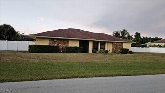 4504 6th St W in Lehigh Acres, FL - Building Photo