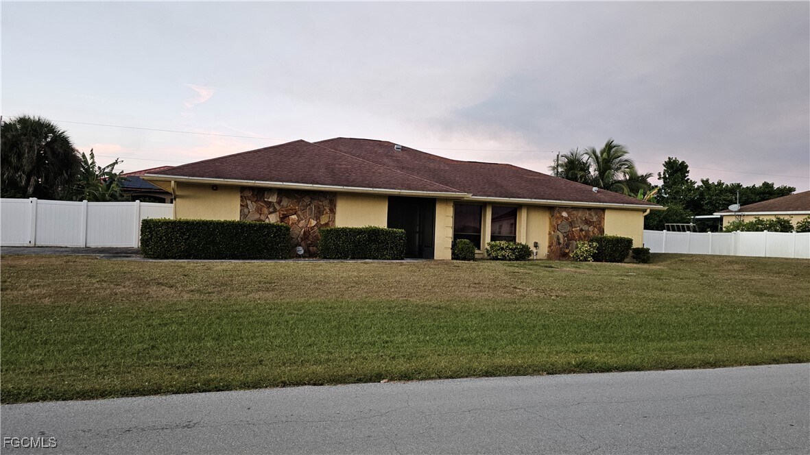 4504 6th St W in Lehigh Acres, FL - Building Photo
