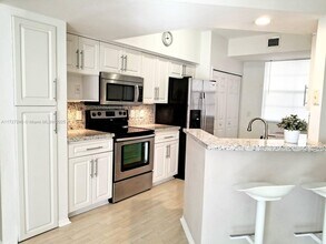 3215 NE 184th St in Aventura, FL - Building Photo - Building Photo