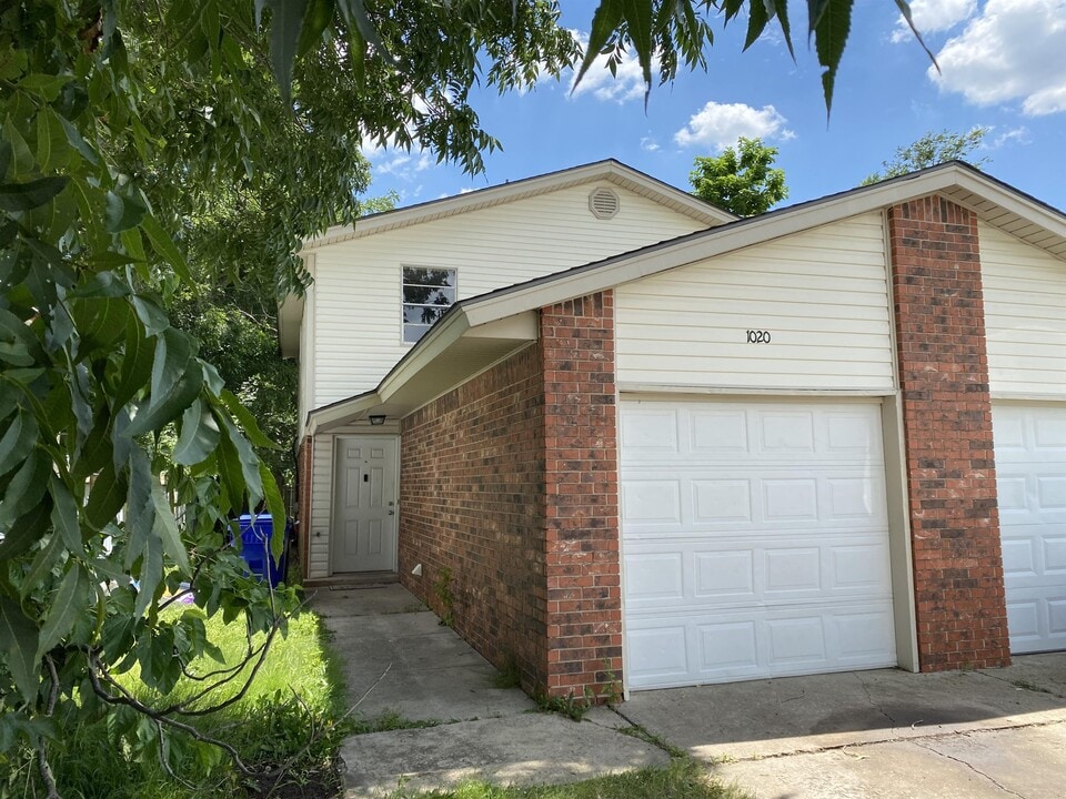 1020 E Main St Photo