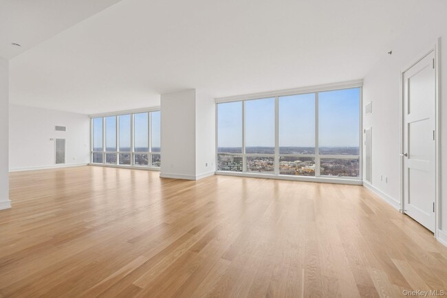 1 Renaissance Square in White Plains, NY - Building Photo - Building Photo