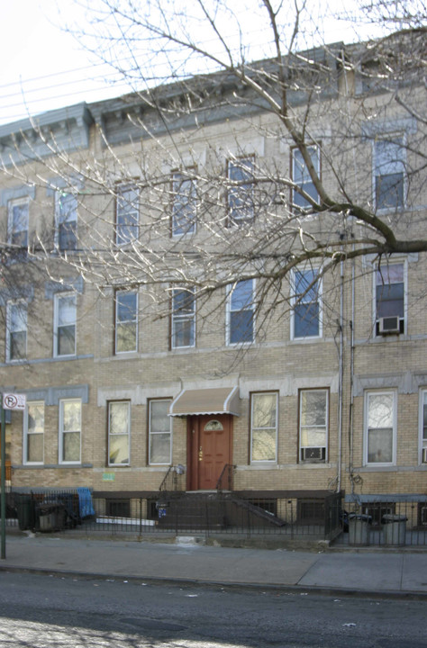 1644 Dekalb Ave in Brooklyn, NY - Foto de edificio