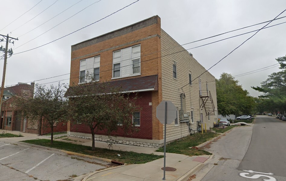 230 S Dubuque St in Solon, IA - Building Photo