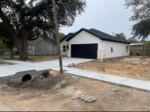 8305 Jennings St in Houston, TX - Building Photo - Building Photo