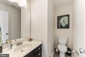 12165 Abbey Glen Ct in Woodbridge, VA - Building Photo - Building Photo