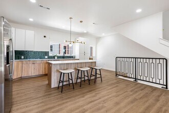 933 SE 10th St in Bentonville, AR - Building Photo - Building Photo