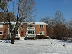 Lakeview Apartments in Farmington, CT - Building Photo