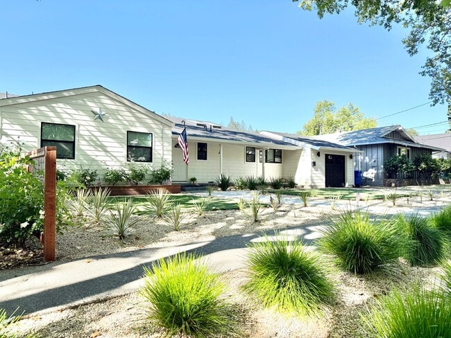 1711 Cedar St in Calistoga, CA - Building Photo - Building Photo