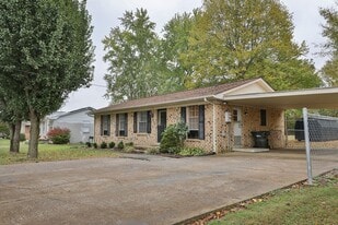 684 Evergreen St in Dresden, TN - Building Photo