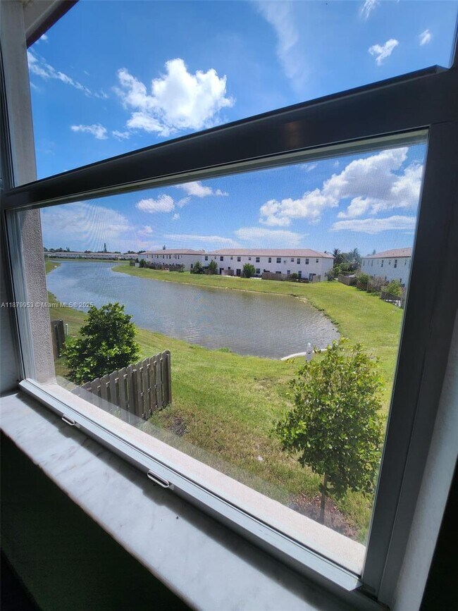 12525 NW 23rd Pl in Miami Shores, FL - Building Photo - Building Photo