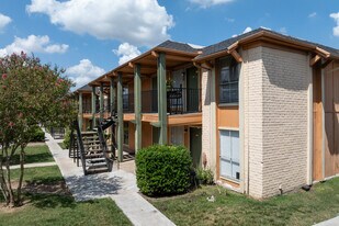 Cedar Branch Apartments in Houston, TX - Building Photo