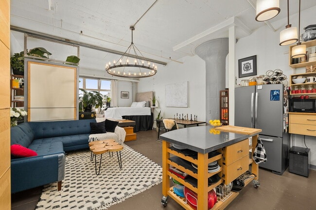 1314 NW Irving St, Unit Apt 607