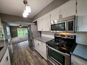 1814 NE 19th St in Gresham, OR - Building Photo - Building Photo