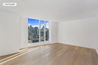 1 W End Ave in New York, NY - Building Photo - Building Photo