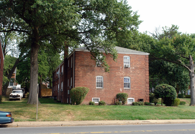 Westover Apartments in Arlington, VA - Foto de edificio - Building Photo