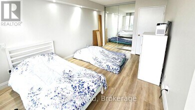 91 Townsgate Dr in Toronto, ON - Building Photo - Building Photo