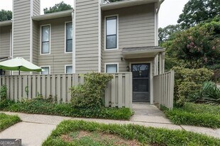 200 River Mill Cir in Roswell, GA - Building Photo