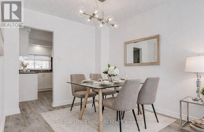 76 Castlebury Crescent in Toronto, ON - Building Photo - Building Photo