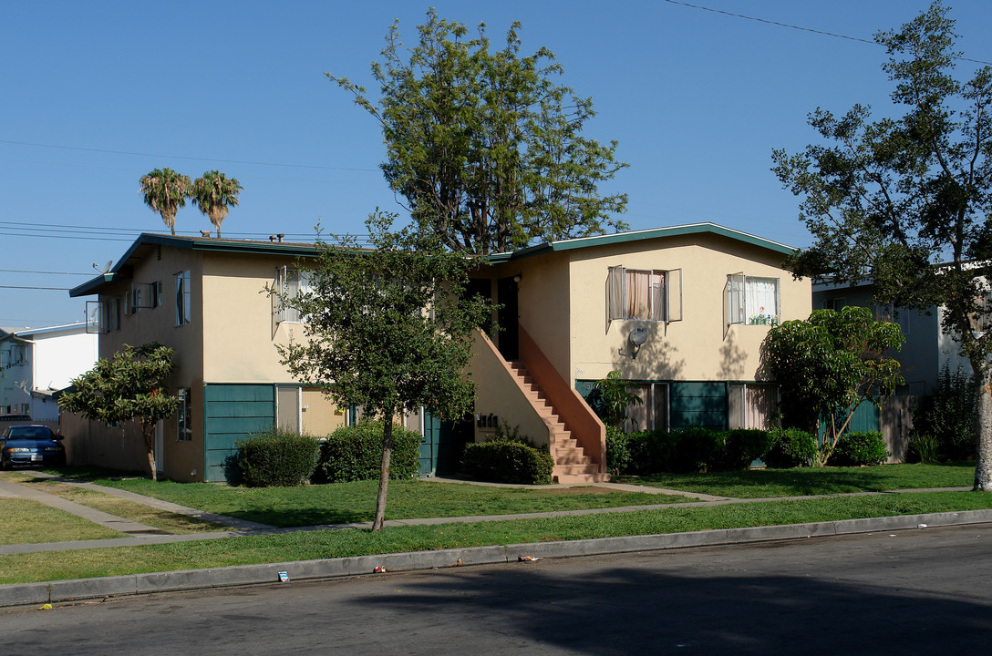 2516 S Rosewood Ave in Santa Ana, CA - Building Photo