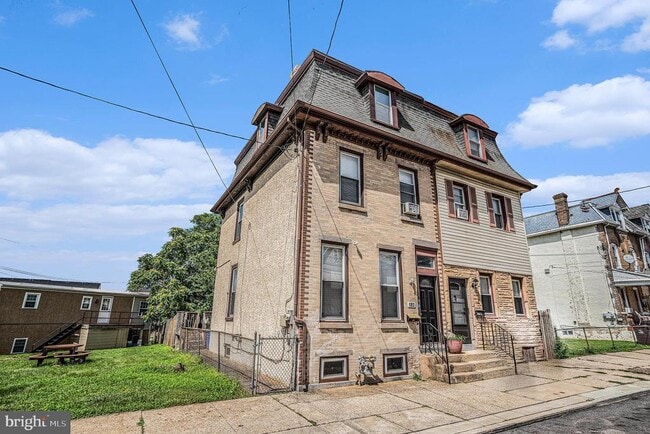 103 E 4th St in Bridgeport, PA - Building Photo - Building Photo