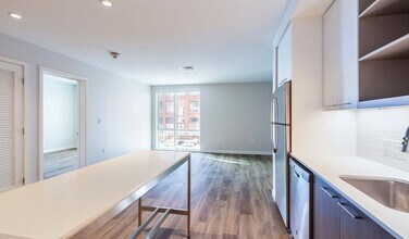 50 Rogers St, Unit 616 in Cambridge, MA - Foto de edificio - Building Photo