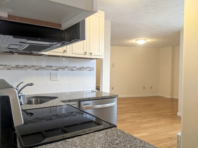3 Holland St, Unit 3