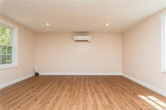 502 Stearns St in Killingly, CT - Building Photo - Building Photo